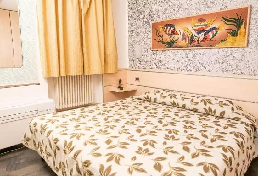 Fotos del hotel Holiday:  13