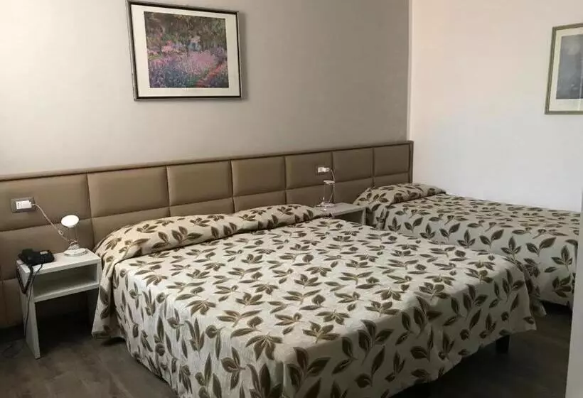 Fotos del hotel Holiday:  20