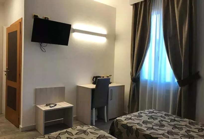 Fotos del hotel Holiday:  2