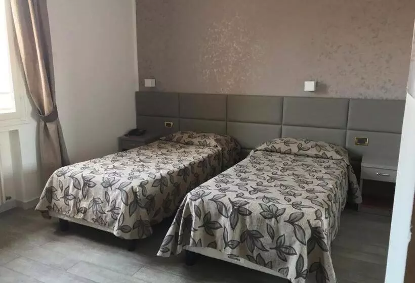 Fotos del hotel Holiday:  22