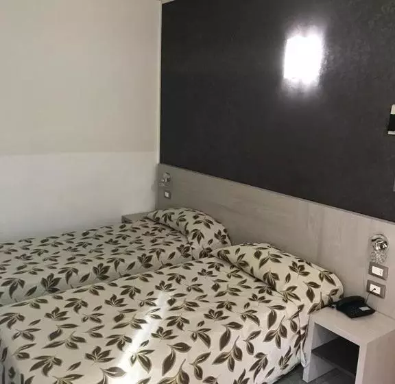 Fotos del hotel Holiday:  3