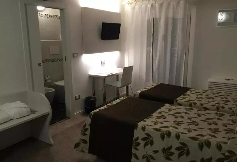 Fotos del hotel Holiday:  4