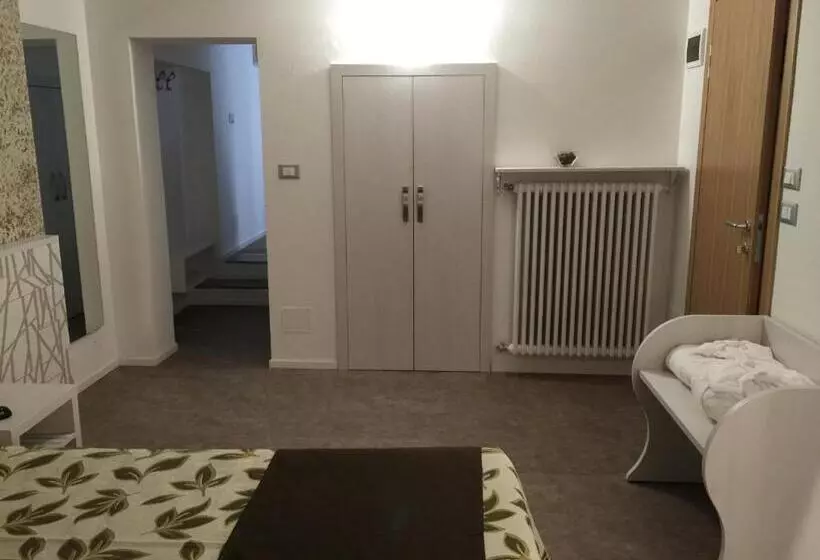 Fotos del hotel Holiday:  5