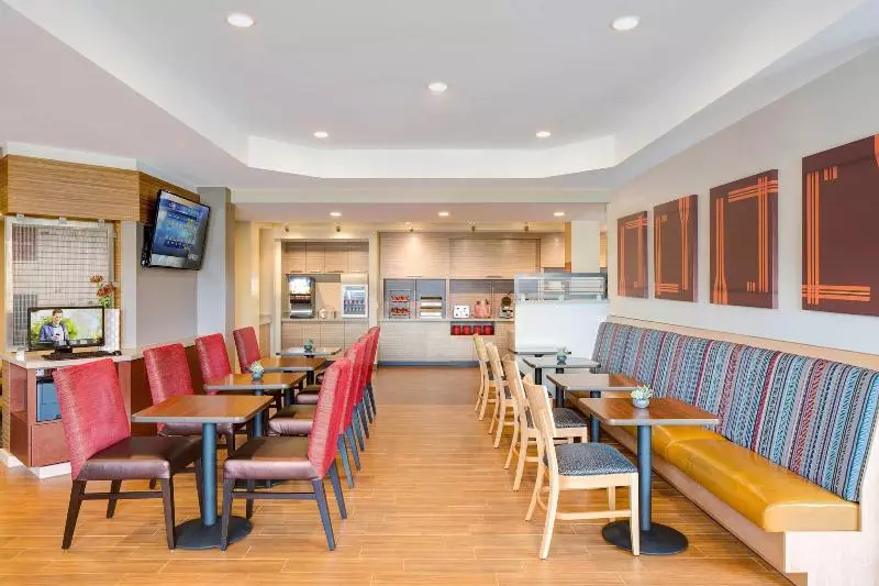 Towneplace Suites By Marriott San Diego Downtown