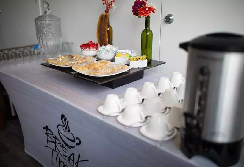 Fotos del hotel Horizon & Convention Center:  6