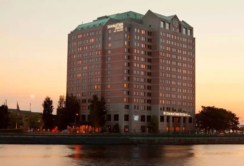 Doubletree Suites By Hilton Hotel Boston – Cambridge