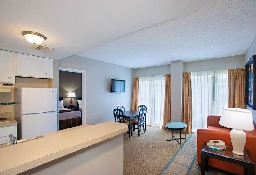 Enclave Hotel & Suites Orlando, A Staysky Hotel & Resort