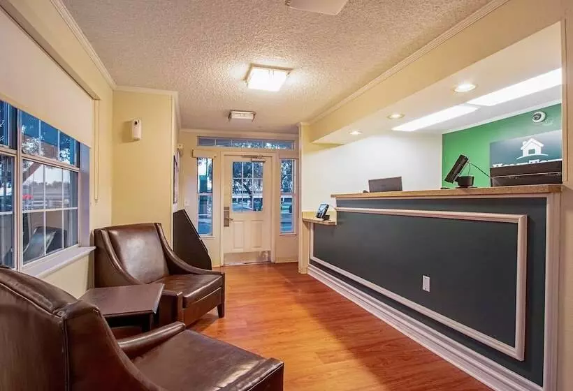 Fotos del hotel Hometowne Studios By Red Roof Phoenix  Dunlap Ave:  2