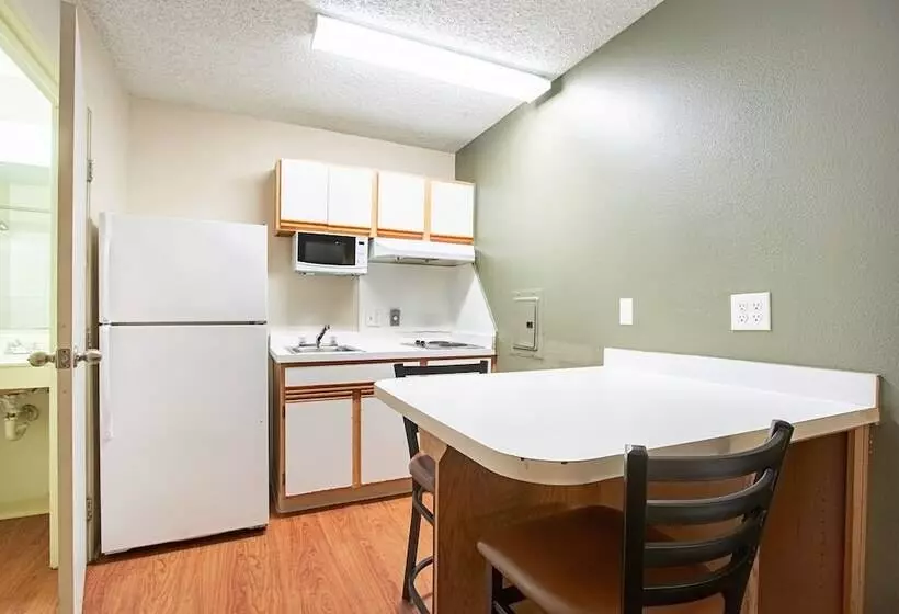 Fotos del hotel Hometowne Studios By Red Roof Phoenix  Dunlap Ave:  5