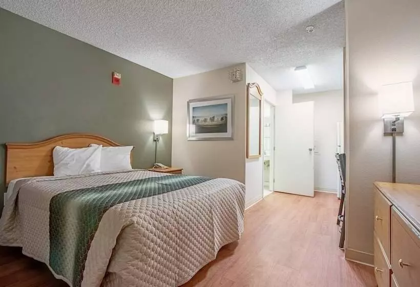 Fotos del hotel Hometowne Studios By Red Roof Phoenix  Dunlap Ave:  18