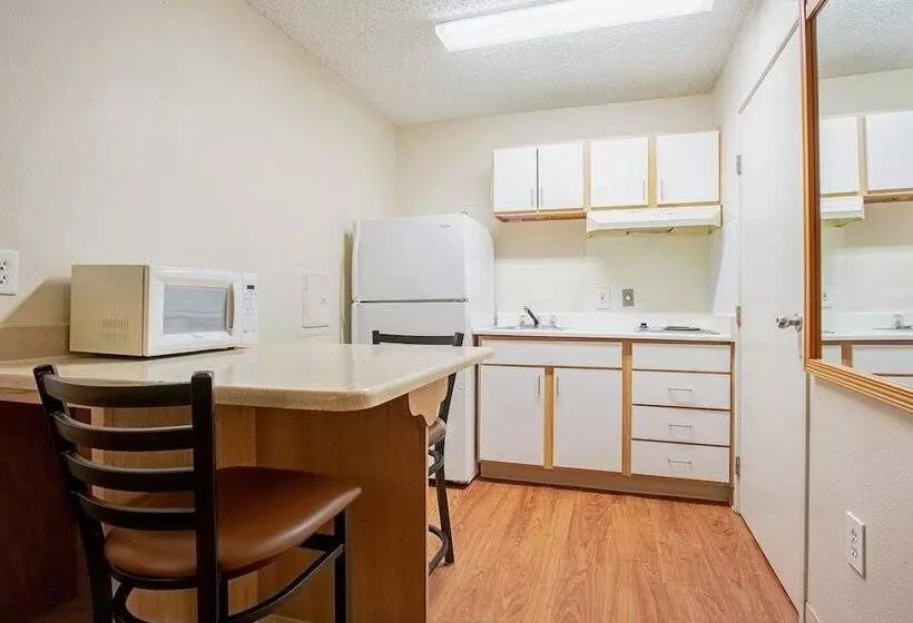 Fotos del hotel Hometowne Studios By Red Roof Phoenix  Dunlap Ave:  13