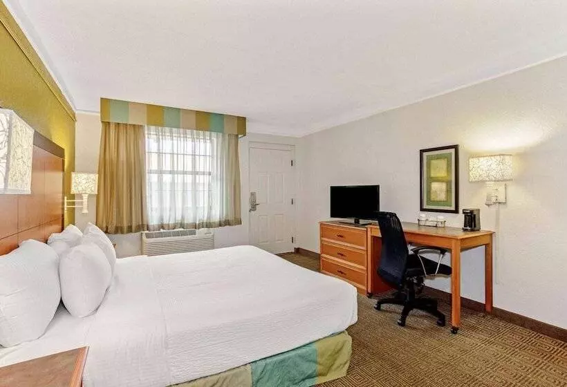 Fotos del hotel La Quinta Inn By Wyndham Orlando Airport West:  17