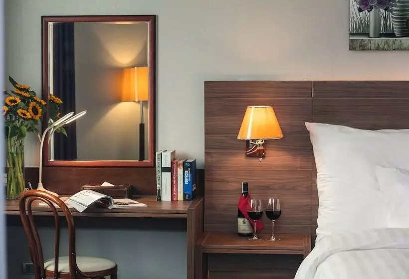 Fotos del hotel Lake Side Hotel:  2