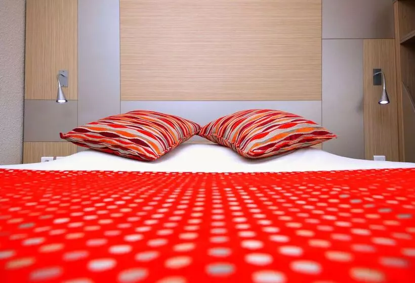 Kyriad Marseille Palais Des Congres  Vélodrome