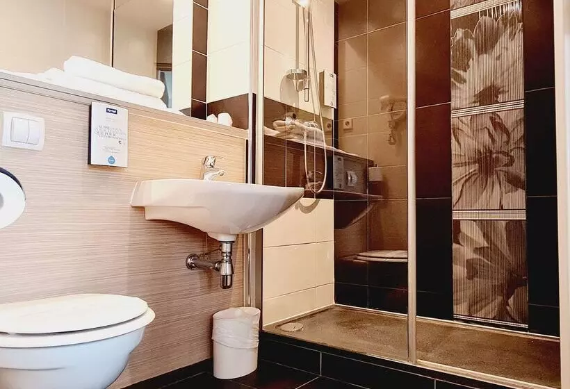 Fotos del hotel Kyriad Marseille Palais Des Congres  Vélodrome:  6