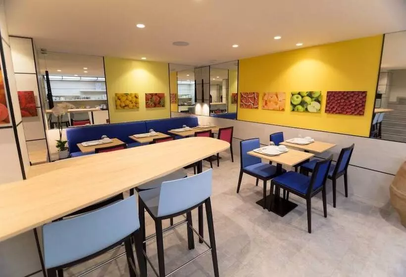 Fotos del hotel Hôtel Charing Cross:  4