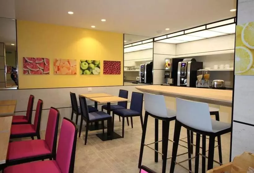 Fotos del hotel Hôtel Charing Cross:  3