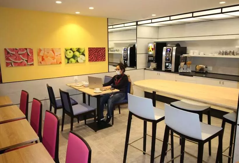 Fotos del hotel Hôtel Charing Cross:  12