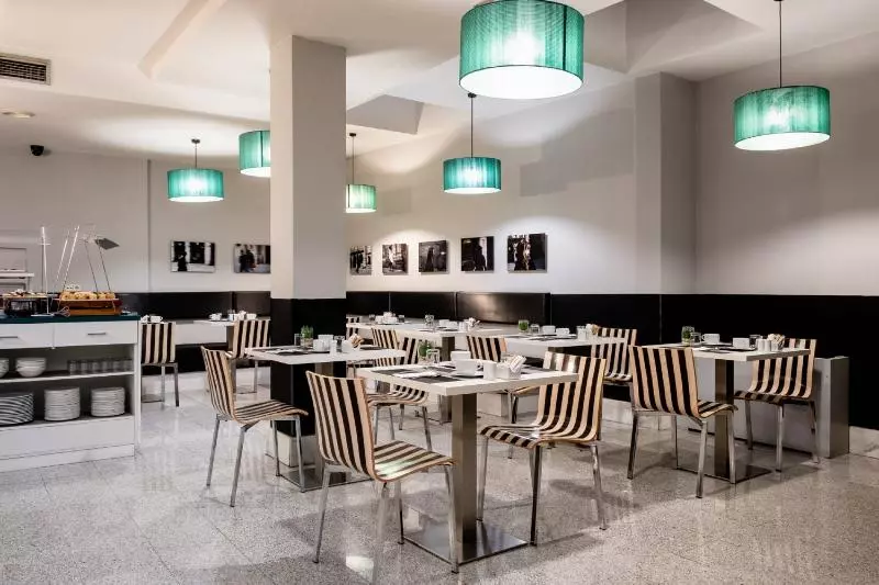 Fotos del hotel Ikonik Plaza Mercado:  13