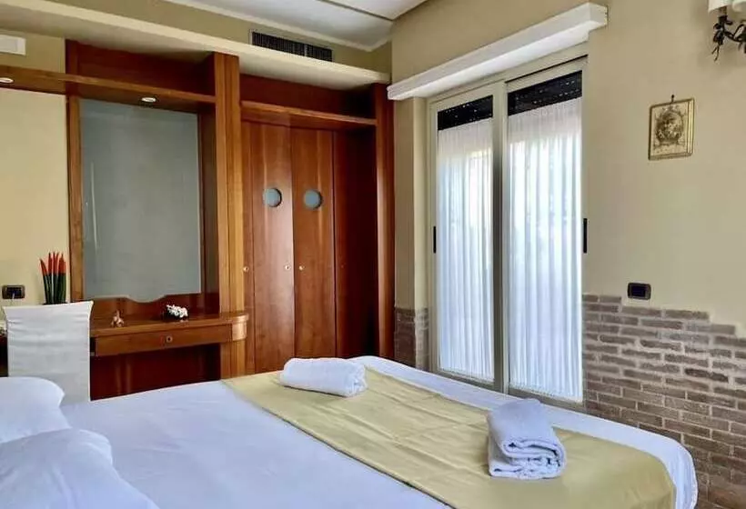 Fotos del hotel Suite Esedra:  23