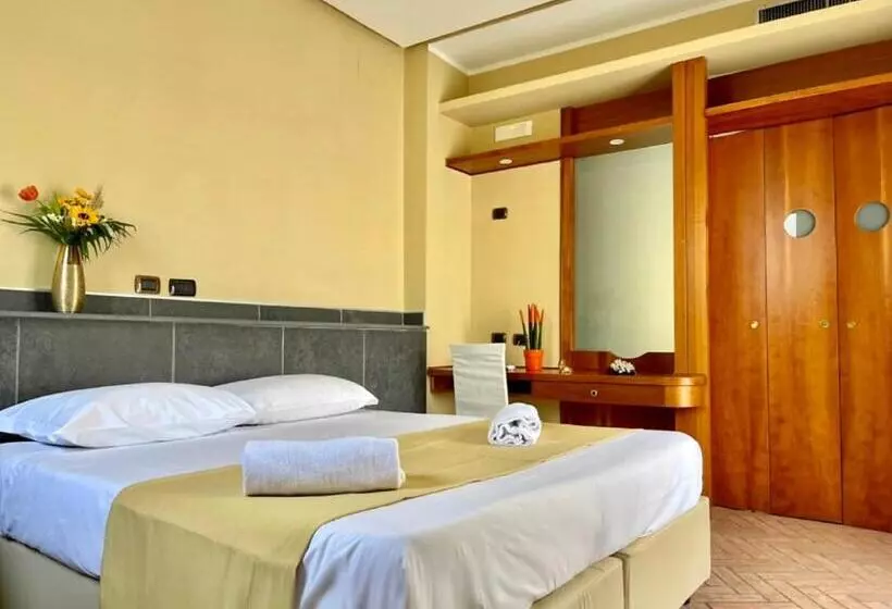 Fotos del hotel Suite Esedra:  8