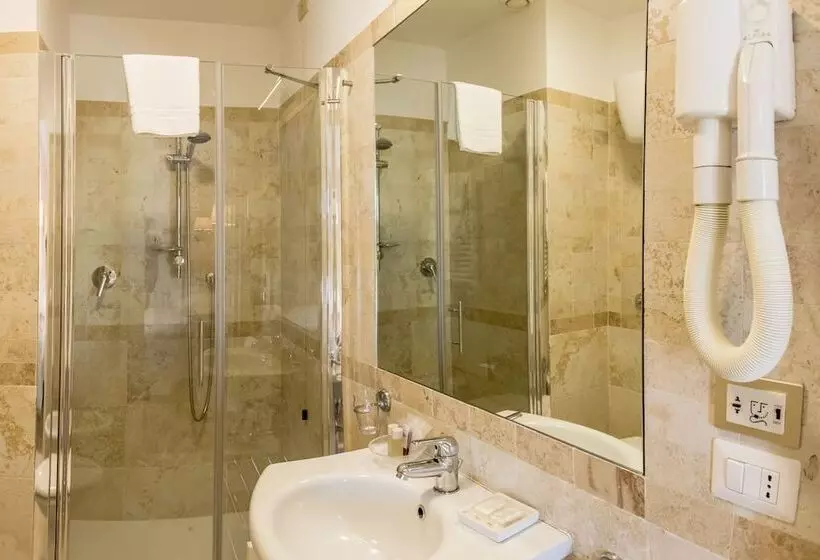 Fotos del hotel Modigliani:  5