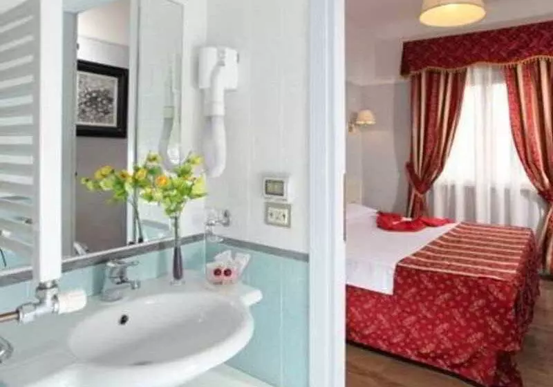 Fotos del hotel Modigliani:  12