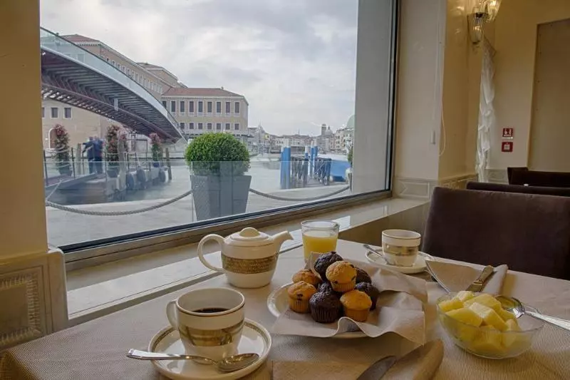 Fotos del hotel Santa Chiara:  38