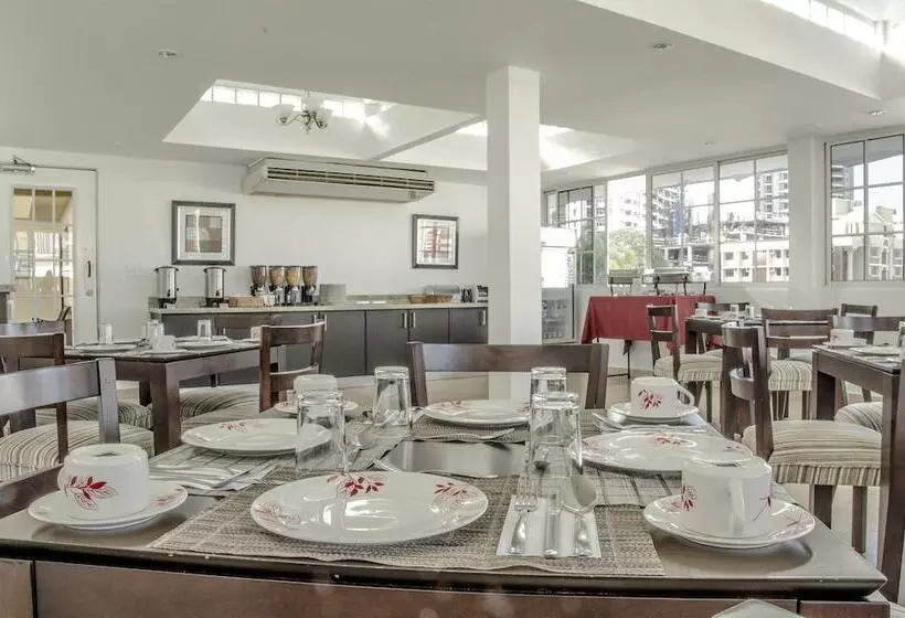 Fotos del hotel Aparthotel Sevilla Suites:  5