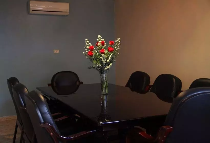 Fotos del hotel Aparthotel Sevilla Suites:  6