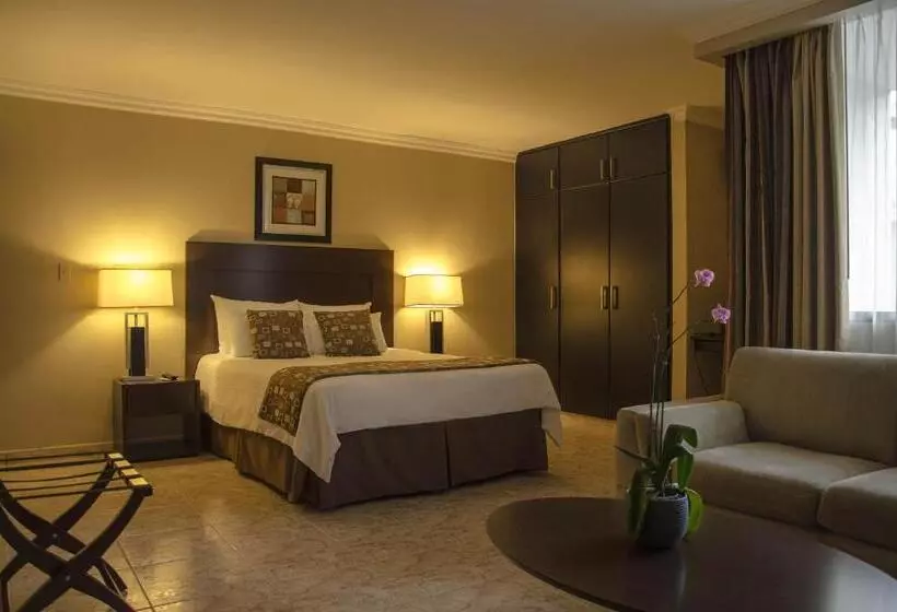 Aparthotel Sevilla Suites
