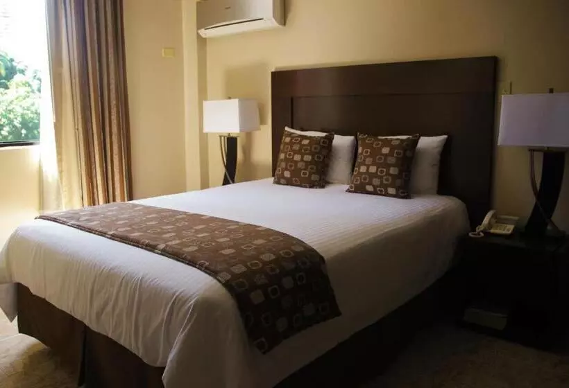 Fotos del hotel Aparthotel Sevilla Suites:  15