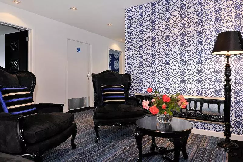 Black Swan Lakeside Boutique Hotel