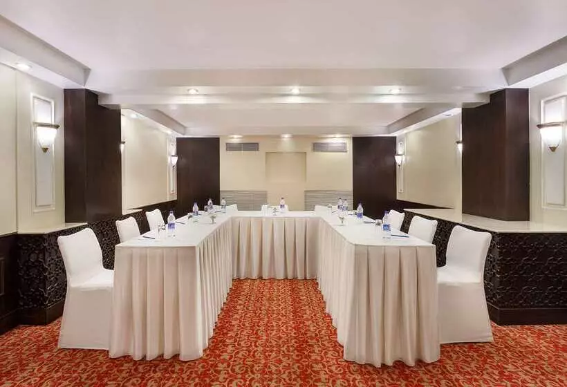 Fotos del hotel La Place Sarovar Portico:  12