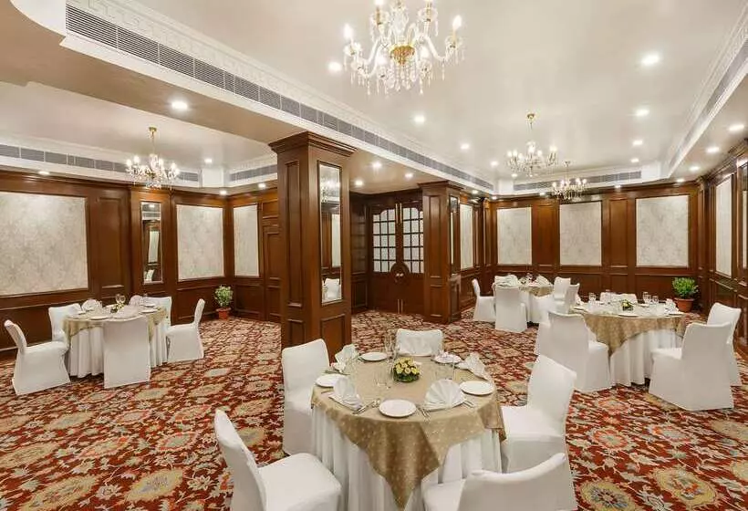 Fotos del hotel La Place Sarovar Portico:  16