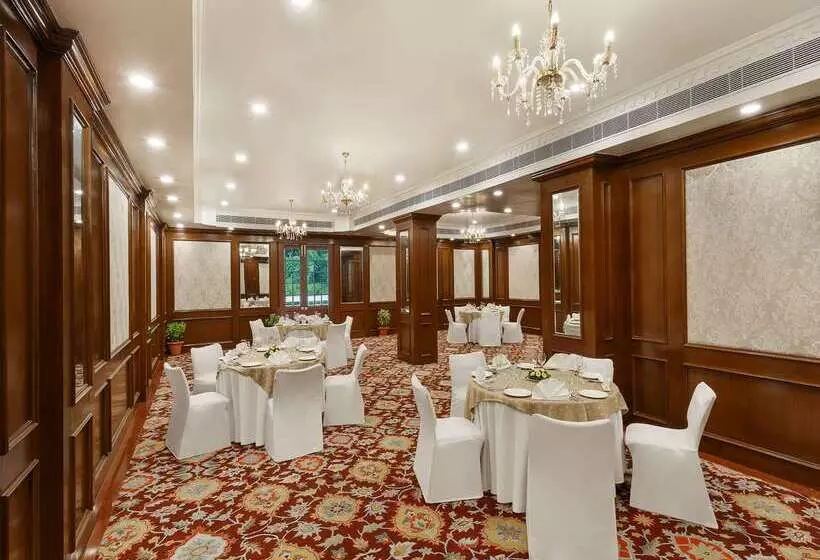 Fotos del hotel La Place Sarovar Portico:  20