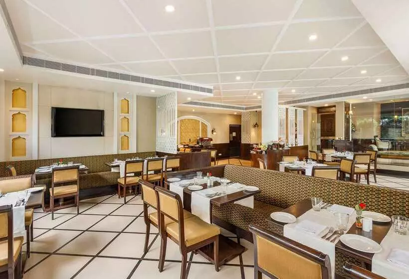 Fotos del hotel La Place Sarovar Portico:  17