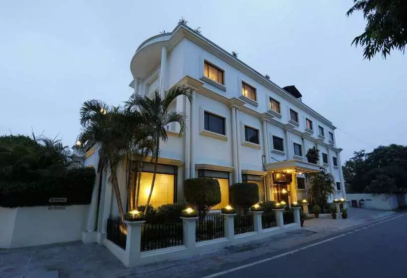 Fotos del hotel La Place Sarovar Portico:  14