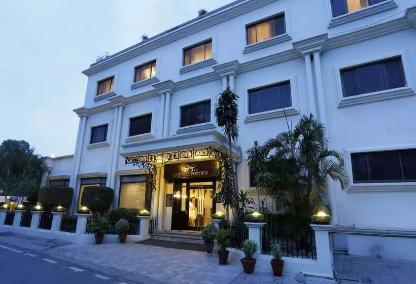 La Place Sarovar Portico