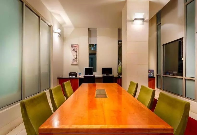 Fotos del hotel City Limits  Apartments:  3