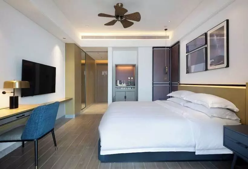 Sanya Golden Phoenix Sea View