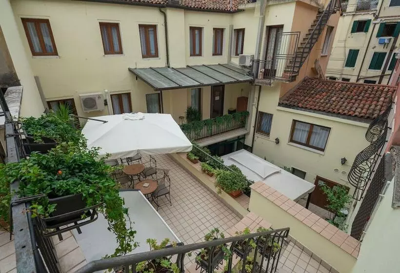 Fotos del hotel Herion:  11