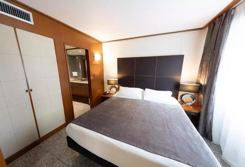 Fotos del hotel Goldstar Apartments & Suites:  13