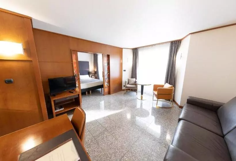 Fotos del hotel Goldstar Apartments & Suites:  23