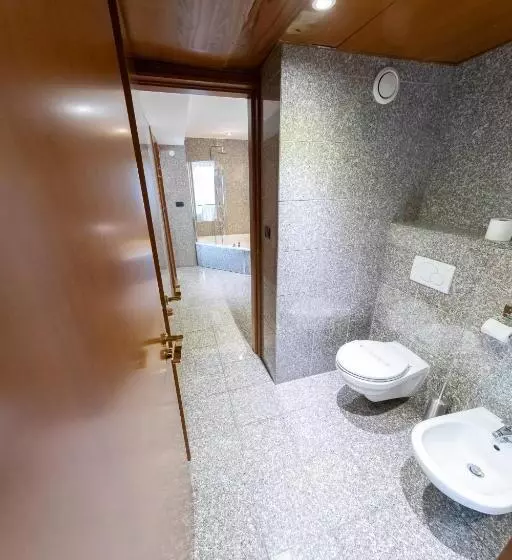 Fotos del hotel Goldstar Apartments & Suites:  16