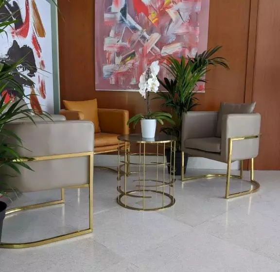 Fotos del hotel Goldstar Apartments & Suites:  9