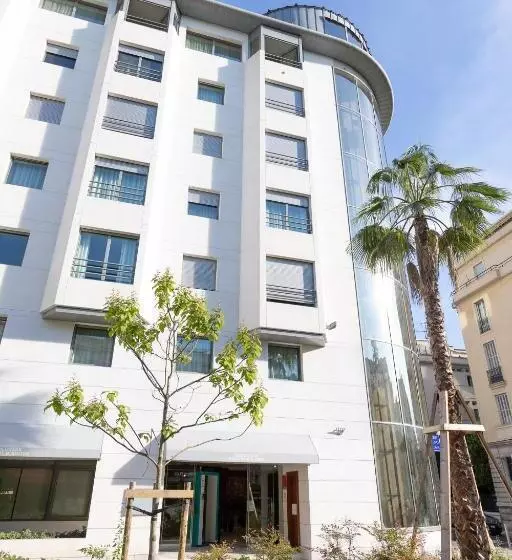 Goldstar Apartments & Suites