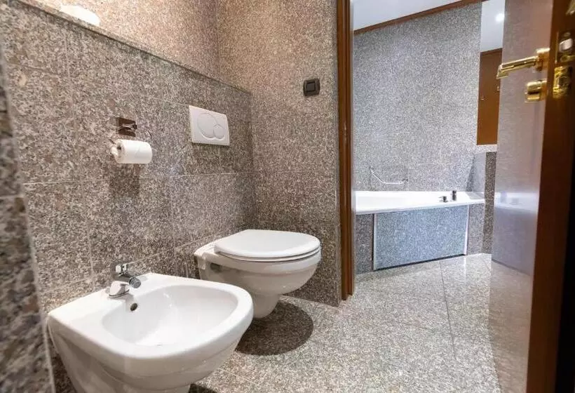 Fotos del hotel Goldstar Apartments & Suites:  11