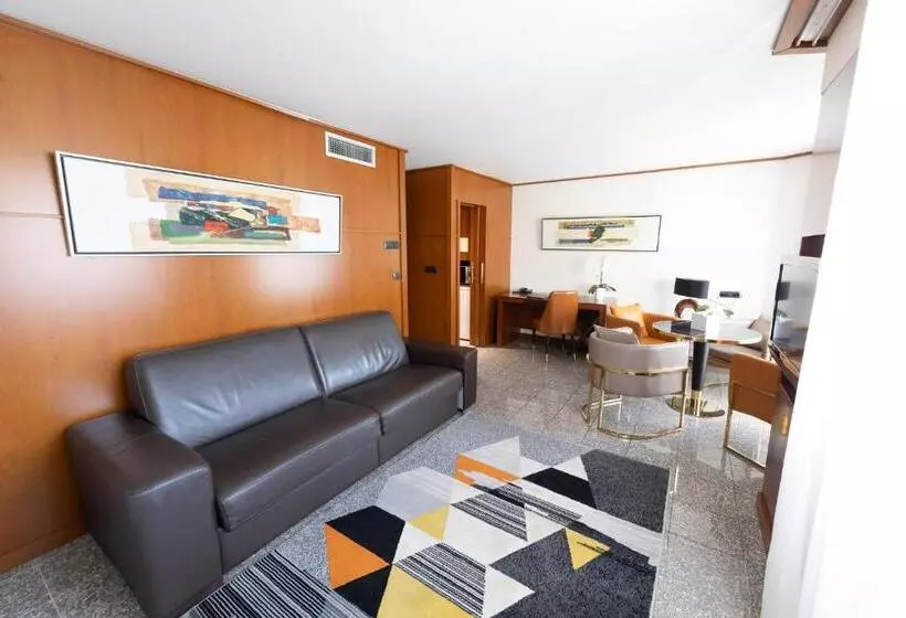 Fotos del hotel Goldstar Apartments & Suites:  24