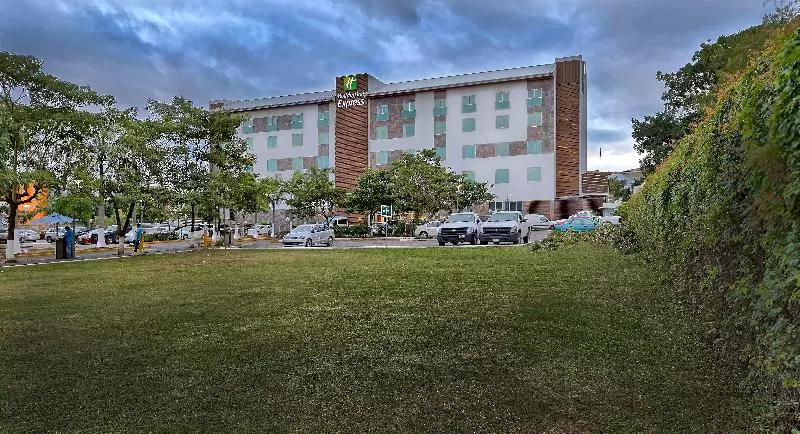 Holiday Inn Express Villahermosa Tabasco 2000